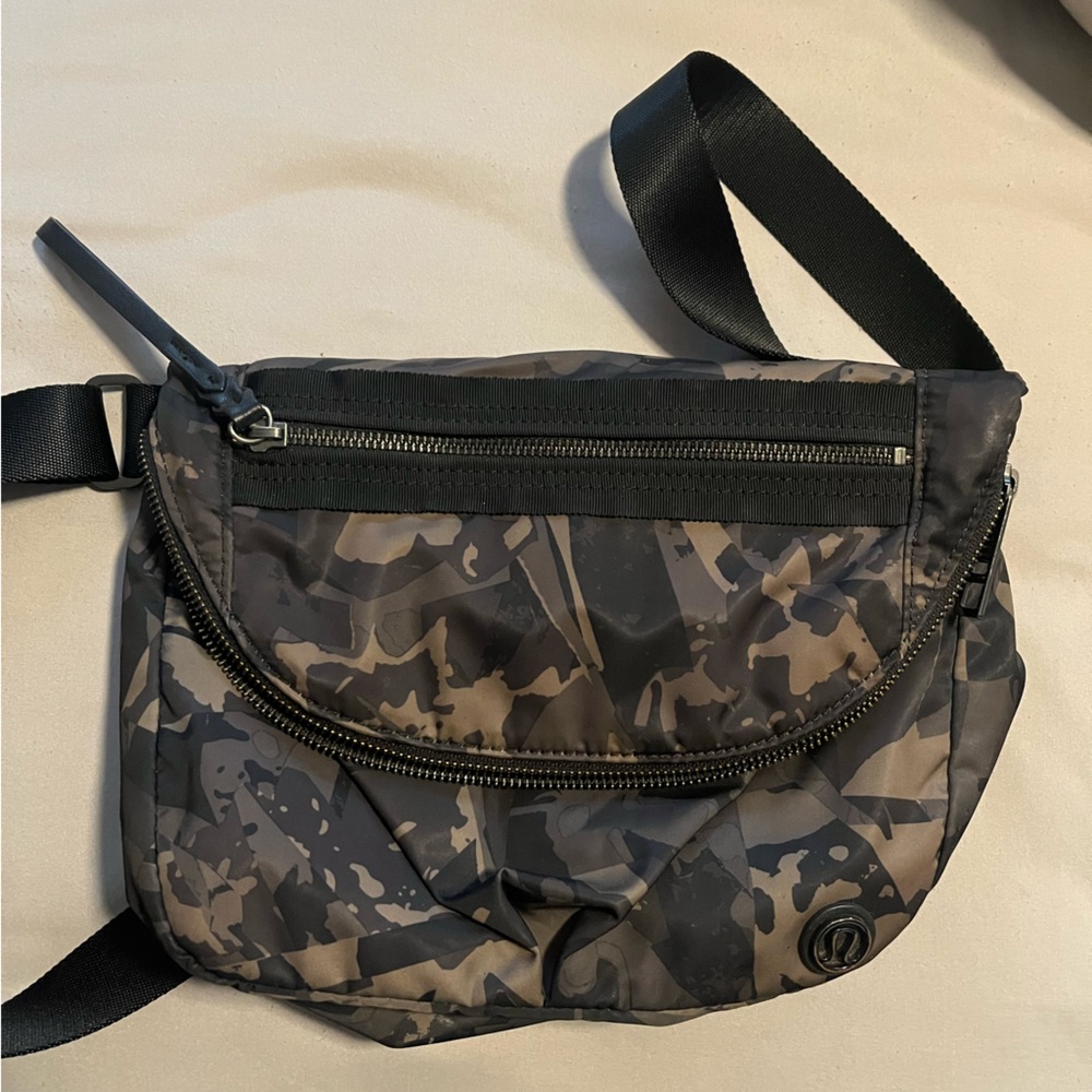 Lululemon Festival Bag Crossbody in Camo